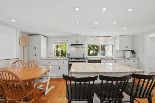 12 Pleasant Cir, Canton, MA 02021