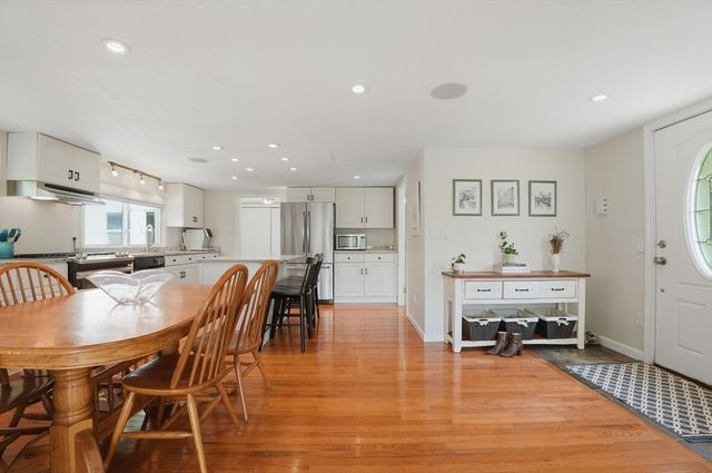12 Pleasant Cir, Canton, MA 02021