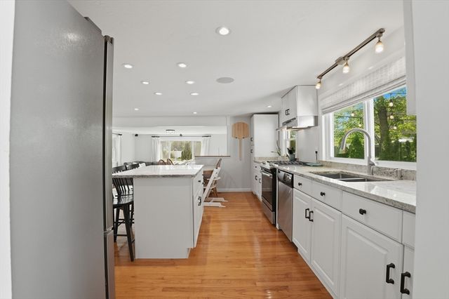 12 Pleasant Cir, Canton, MA 02021