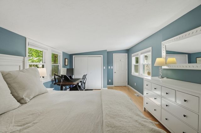 12 Pleasant Cir, Canton, MA 02021