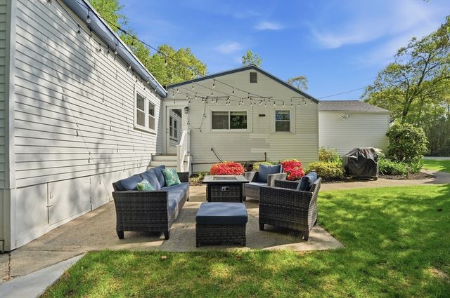 12 Pleasant Cir, Canton, MA 02021