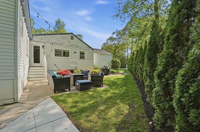 12 Pleasant Cir, Canton, MA 02021