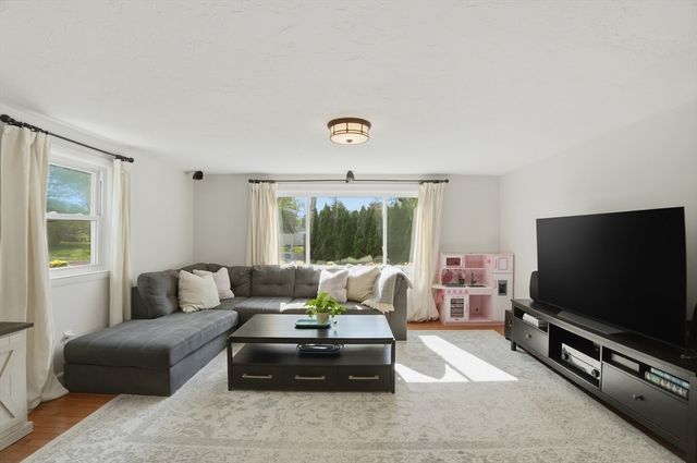 12 Pleasant Cir, Canton, MA 02021