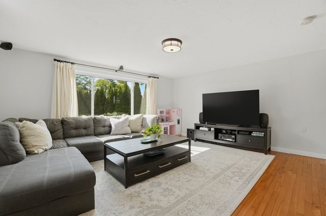 12 Pleasant Cir, Canton, MA 02021
