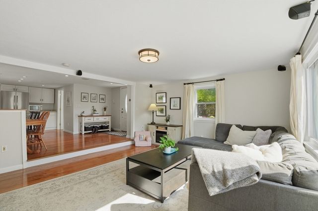 12 Pleasant Cir, Canton, MA 02021