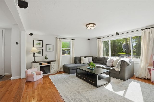 12 Pleasant Cir, Canton, MA 02021