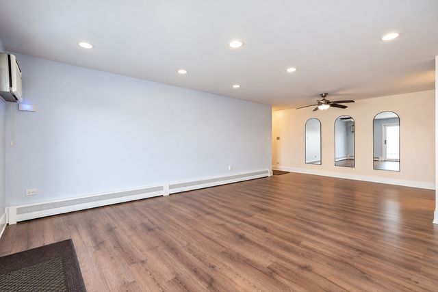 147 W Elk Trail 147, Carol Stream, IL 60188
