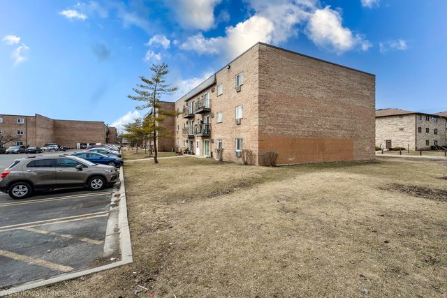 147 W Elk Trail 147, Carol Stream, IL 60188