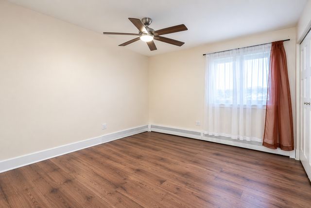 147 W Elk Trail 147, Carol Stream, IL 60188