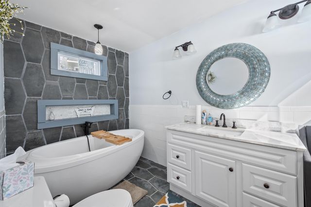 4 Cummings Cove Road, Meredith, NH 03253