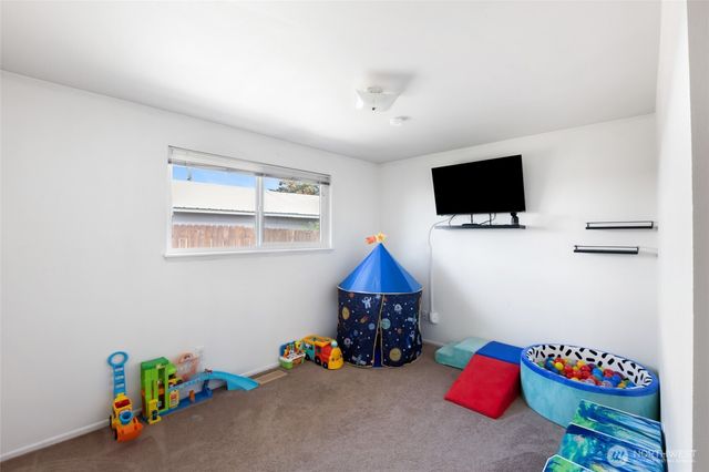 528 E Sharon Avenue, Moses Lake, WA 98837