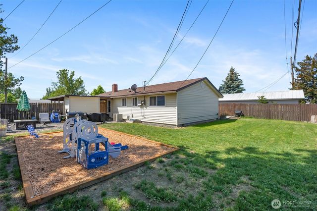 528 E Sharon Avenue, Moses Lake, WA 98837