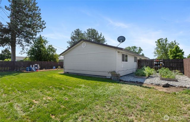 528 E Sharon Avenue, Moses Lake, WA 98837