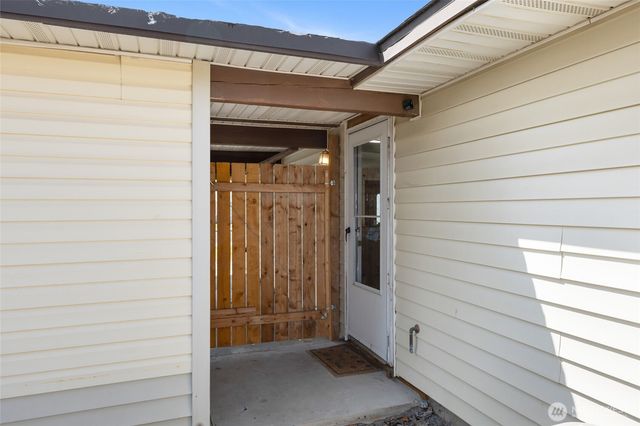 528 E Sharon Avenue, Moses Lake, WA 98837