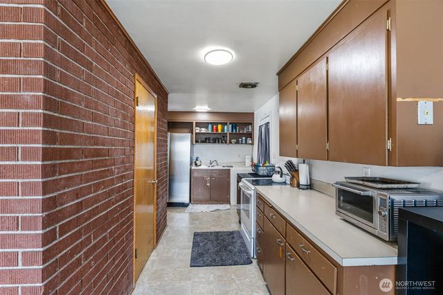 528 E Sharon Avenue, Moses Lake, WA 98837