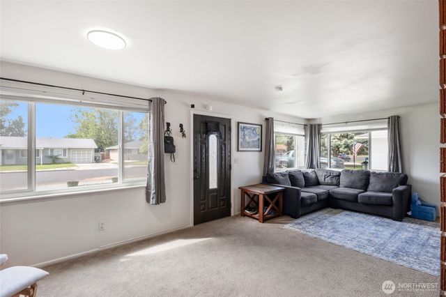 528 E Sharon Avenue, Moses Lake, WA 98837