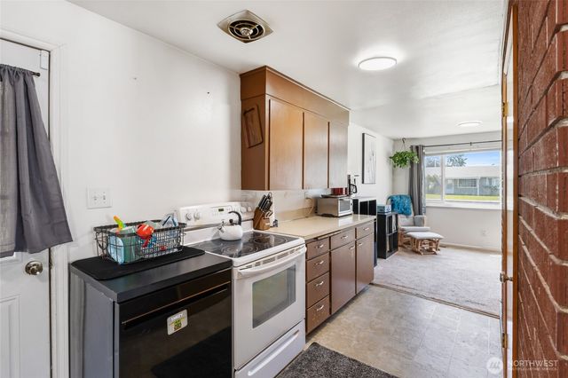 528 E Sharon Avenue, Moses Lake, WA 98837