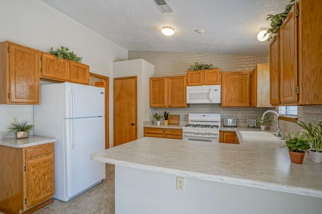 5609 Wingate Avenue NW, Albuquerque, NM 87120