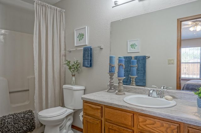 5609 Wingate Avenue NW, Albuquerque, NM 87120