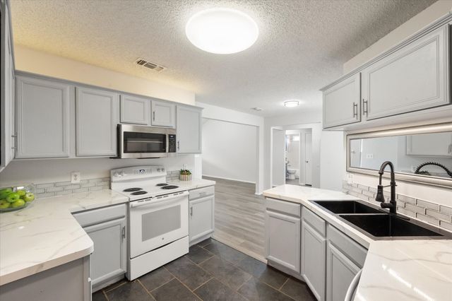653 Ozark Avenue, Burleson, TX 76028