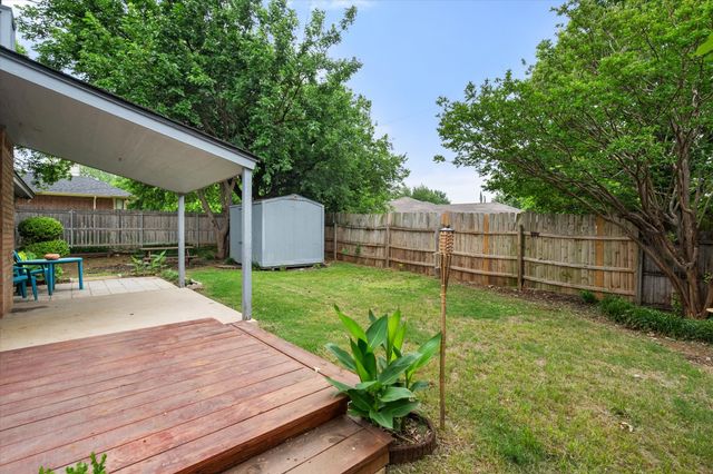 653 Ozark Avenue, Burleson, TX 76028