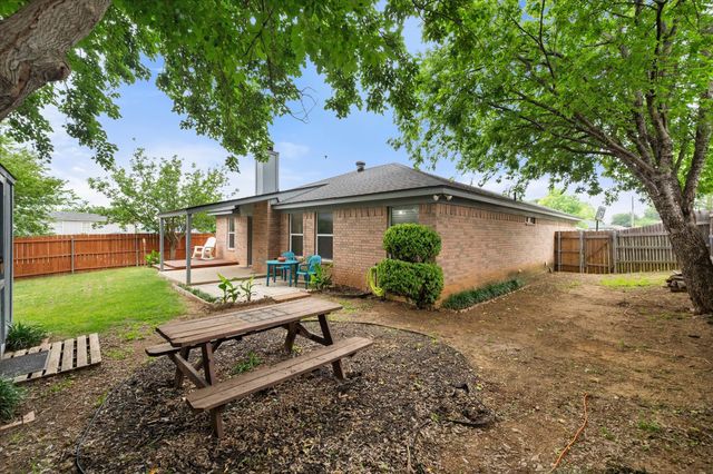 653 Ozark Avenue, Burleson, TX 76028