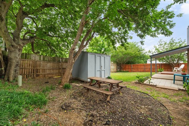 653 Ozark Avenue, Burleson, TX 76028