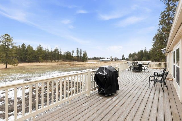 15010 W 4 Mound Rd, Nine Mile Falls, WA 99026