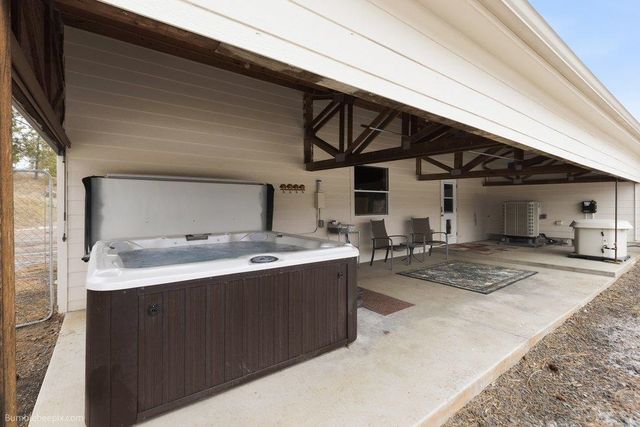 15010 W 4 Mound Rd, Nine Mile Falls, WA 99026