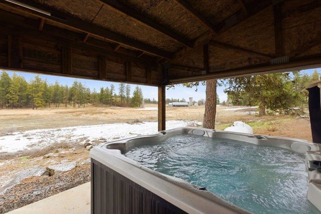 15010 W 4 Mound Rd, Nine Mile Falls, WA 99026