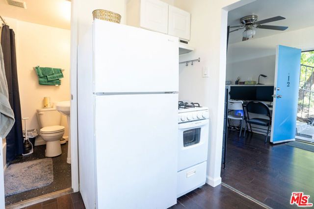 834 Laguna Avenue, Los Angeles, CA 90026