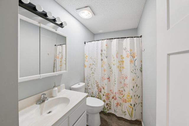 37625 Eleanor Avenue, North Branch, MN 55056