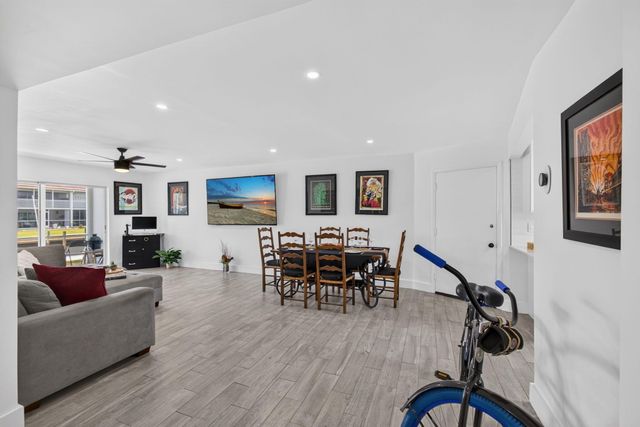 110 Wettaw Lane 106, North Palm Beach, FL 33408