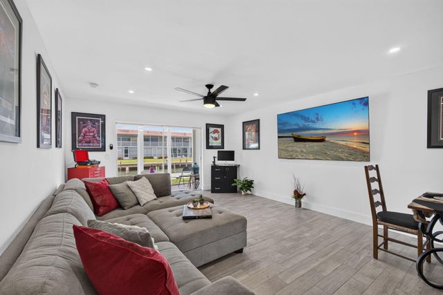 110 Wettaw Lane 106, North Palm Beach, FL 33408