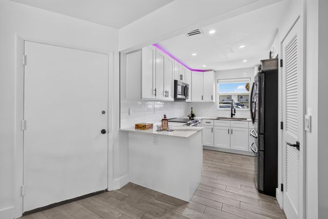 110 Wettaw Lane 106, North Palm Beach, FL 33408