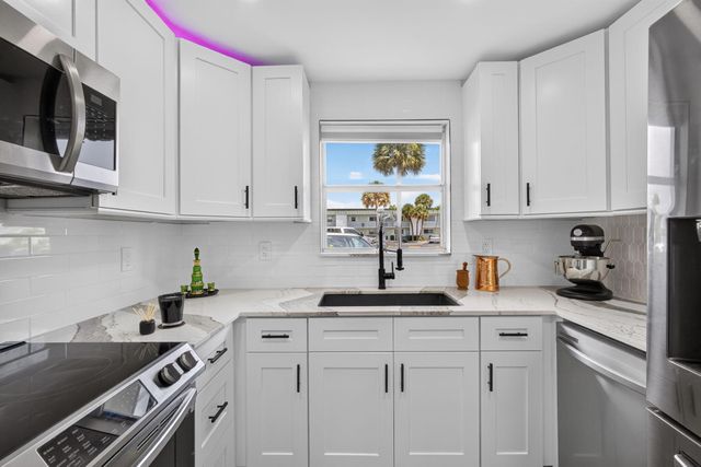110 Wettaw Lane 106, North Palm Beach, FL 33408