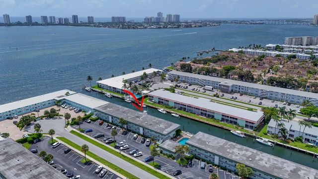 110 Wettaw Lane 106, North Palm Beach, FL 33408
