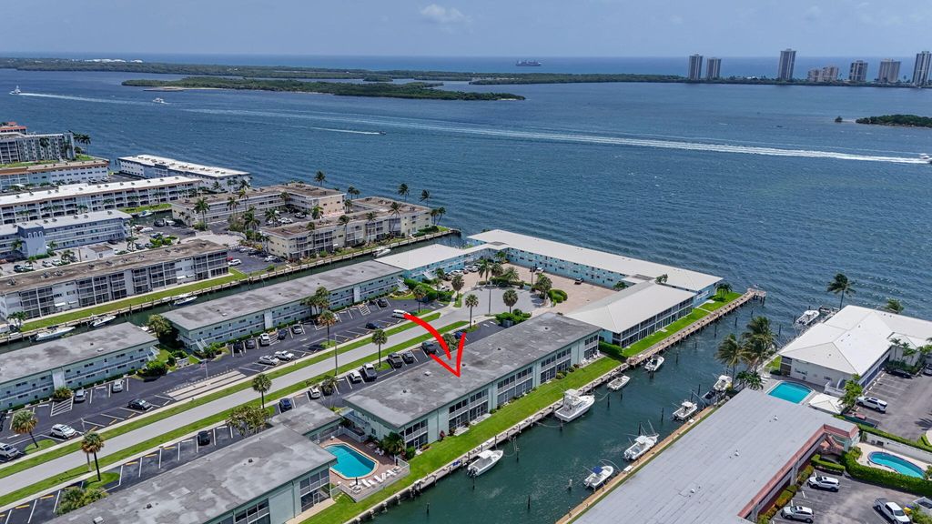 110 Wettaw Lane 106, North Palm Beach, FL 33408