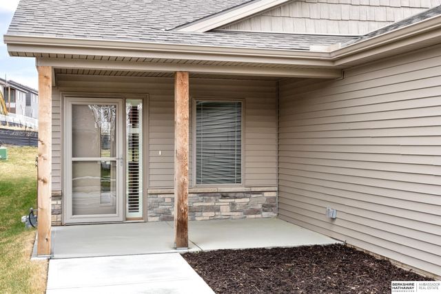 2617 Piney Creek Drive, Elkhorn, NE 68022