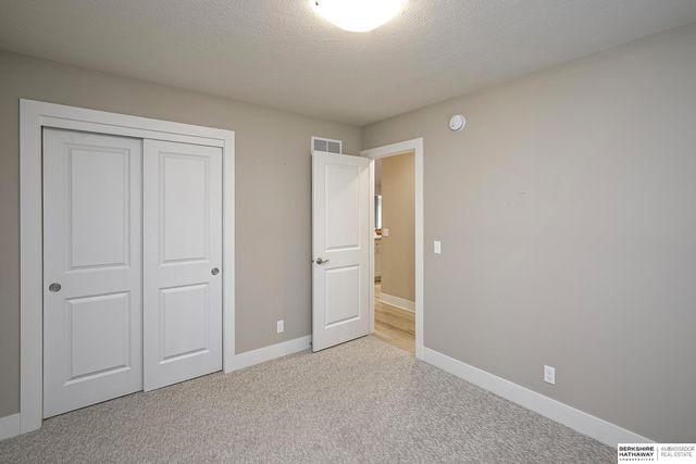 2617 Piney Creek Drive, Elkhorn, NE 68022