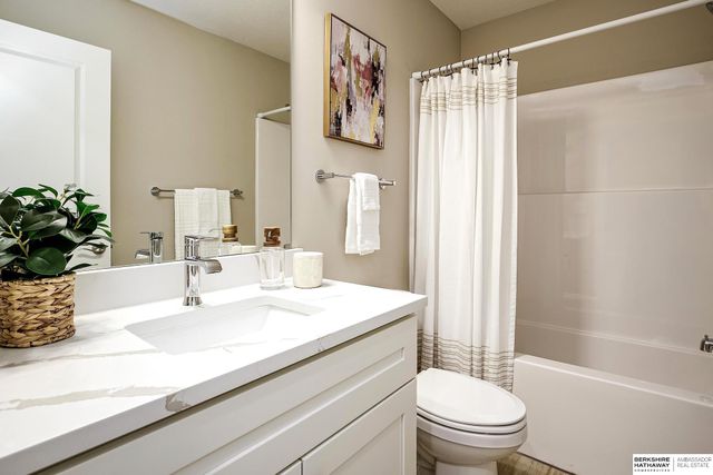 2617 Piney Creek Drive, Elkhorn, NE 68022