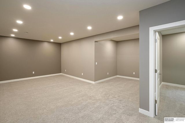 2617 Piney Creek Drive, Elkhorn, NE 68022