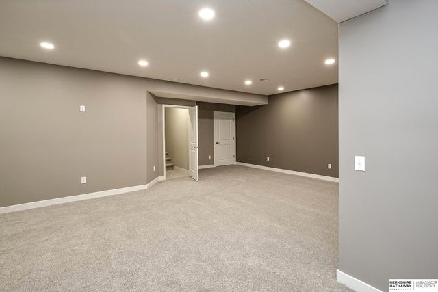 2617 Piney Creek Drive, Elkhorn, NE 68022