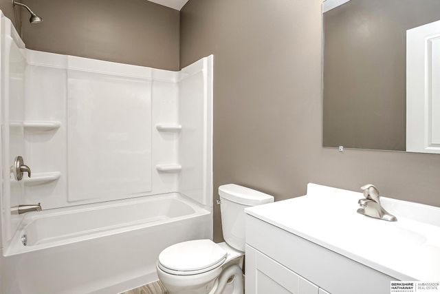 2617 Piney Creek Drive, Elkhorn, NE 68022