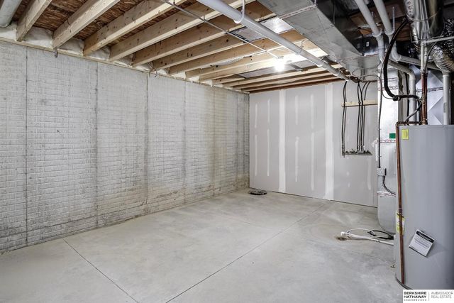 2617 Piney Creek Drive, Elkhorn, NE 68022