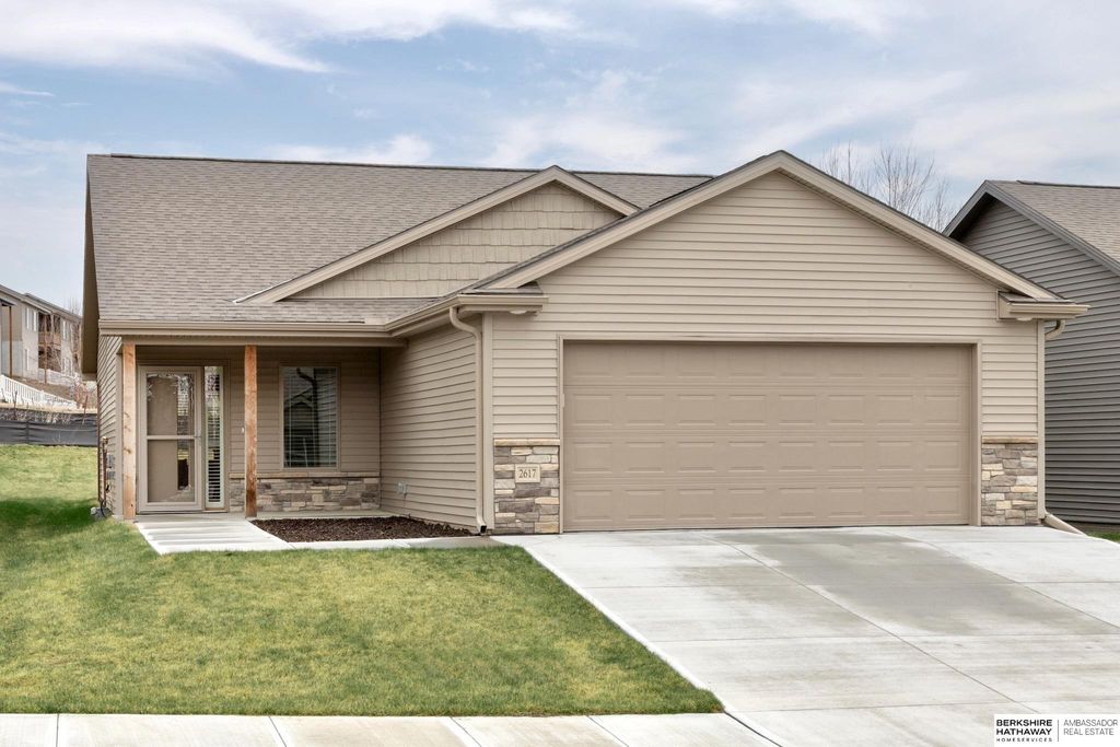 2617 Piney Creek Drive, Elkhorn, NE 68022