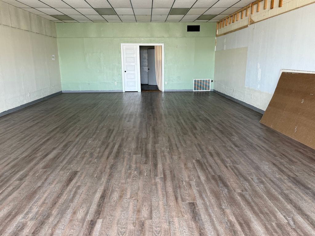 Image 2 of property listing at 1443 & 1445 W Whittaker Street, Salem, IL 62881