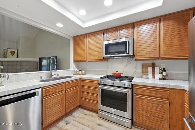 22203 Shadow Valley Circle, Chatsworth, CA 91311