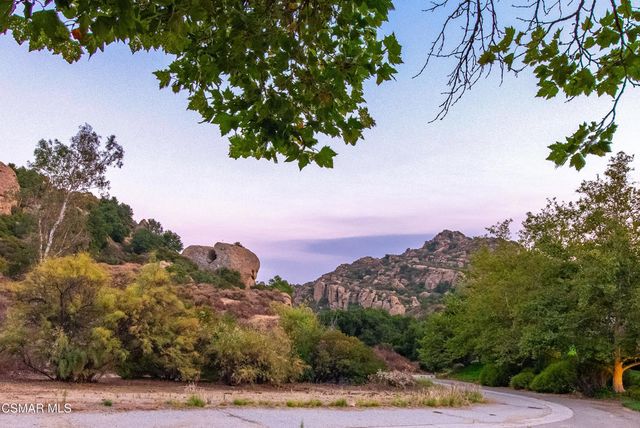 22203 Shadow Valley Circle, Chatsworth, CA 91311