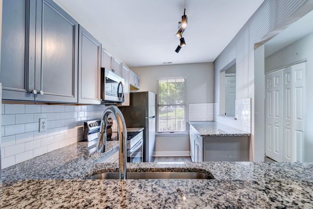 6129 Windsor Gate Lane, Charlotte, NC 28215